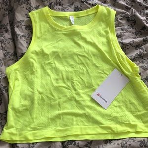 Lululemons Swifty Breathe crop tank